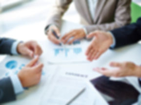 Partenaires d'affaires au travail