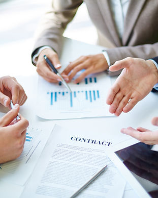 Partenaires d'affaires au travail