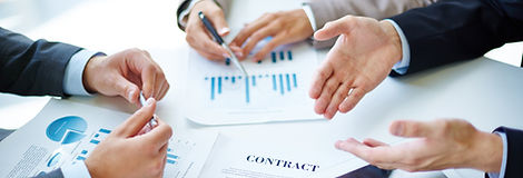 Partenaires d'affaires au travail