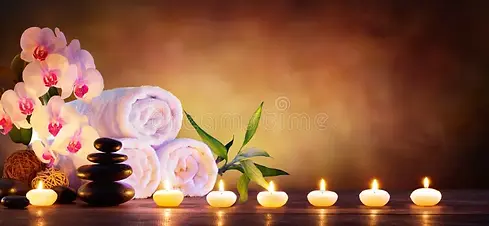 concept-de-station-thermale-pierres-massage-avec-des-serviettes-et-bougies-120811006.webp