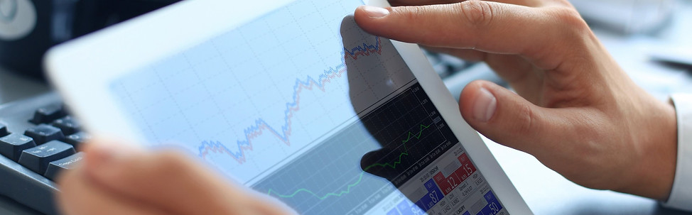 tablet-pc-financial-exchange-hands-busin