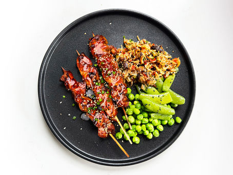 Saté ayam met fried rice