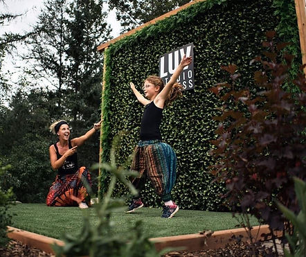 LUV STUDIO FITNESS JULIE ZUMBA PLEIN-AIR