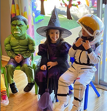 childnre in halloweeen costumes