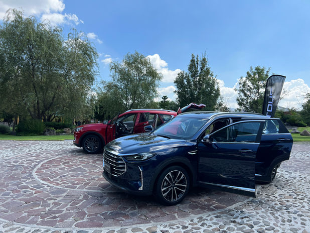 Hacienda La Solariega. Para eventos corporativos & empresariales, con excepcionales jardines, salones, terrazas y patios ideales para lanzamientos de productos, fiestas de fin de año, fiesta pátreas, capacitaciones, team bulding, etc. Visita el mejor venue de Querétaro para eventos que se distinguen.