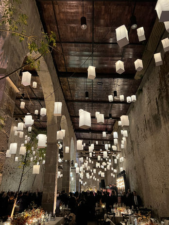 Hacienda La Solariega. Para eventos corporativos & empresariales, con excepcionales jardines, salones, terrazas y patios ideales para lanzamientos de productos, fiestas de fin de año, fiesta pátreas, capacitaciones, team bulding, etc. Visita el mejor venue de Querétaro para eventos que se distinguen.