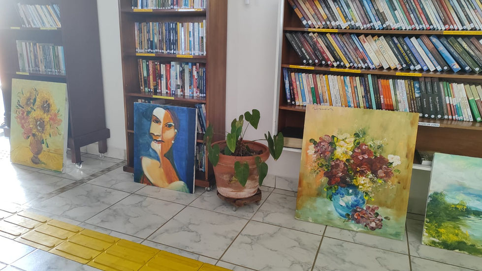 15 quadros foram pintados em menos de uma hora.