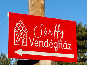 Sárffy Vendégház tábla