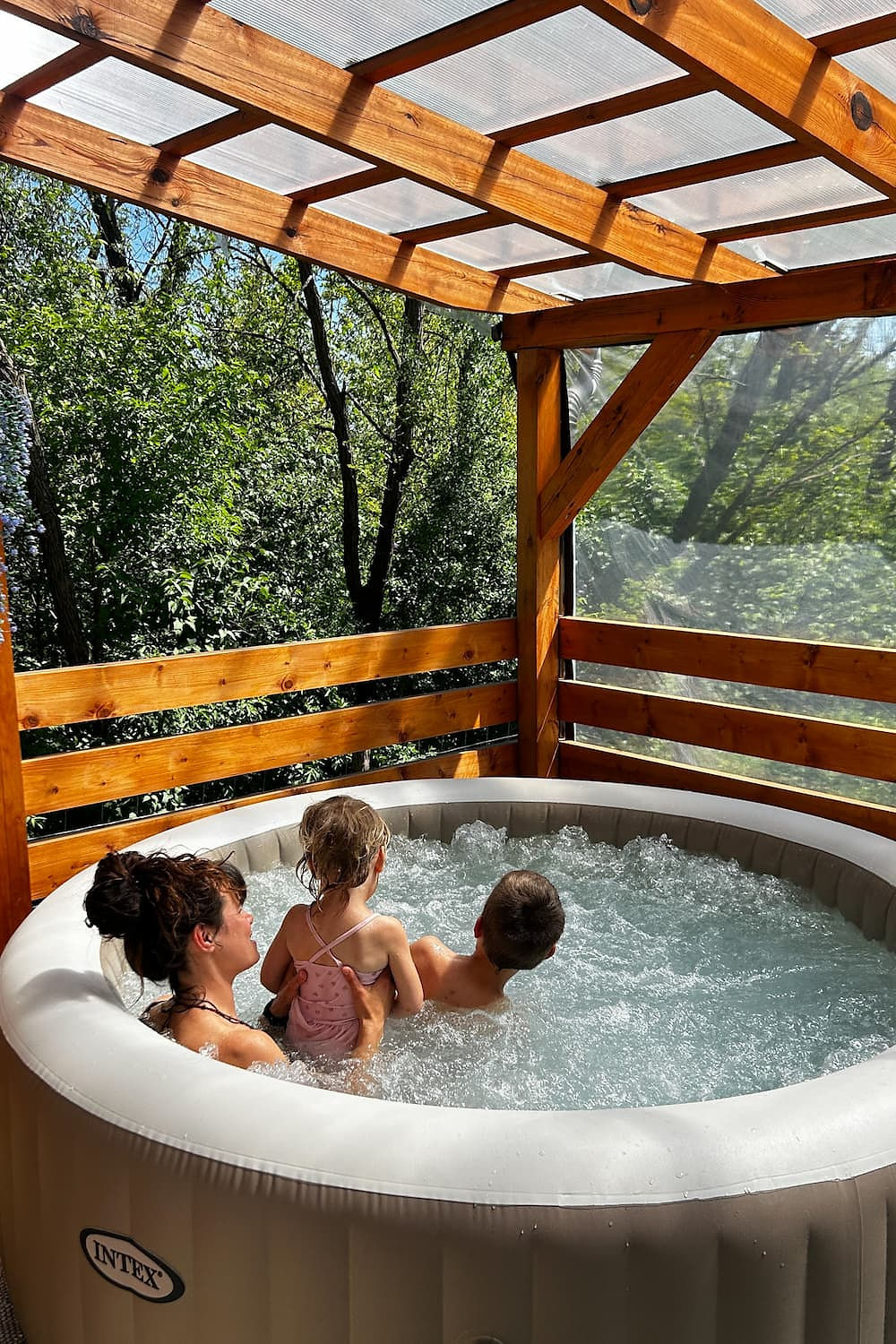 Család a jacuzziban
