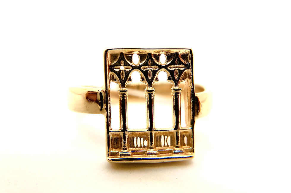 Anello con finestra Trifora Veneziana in stile Gotico fiorito