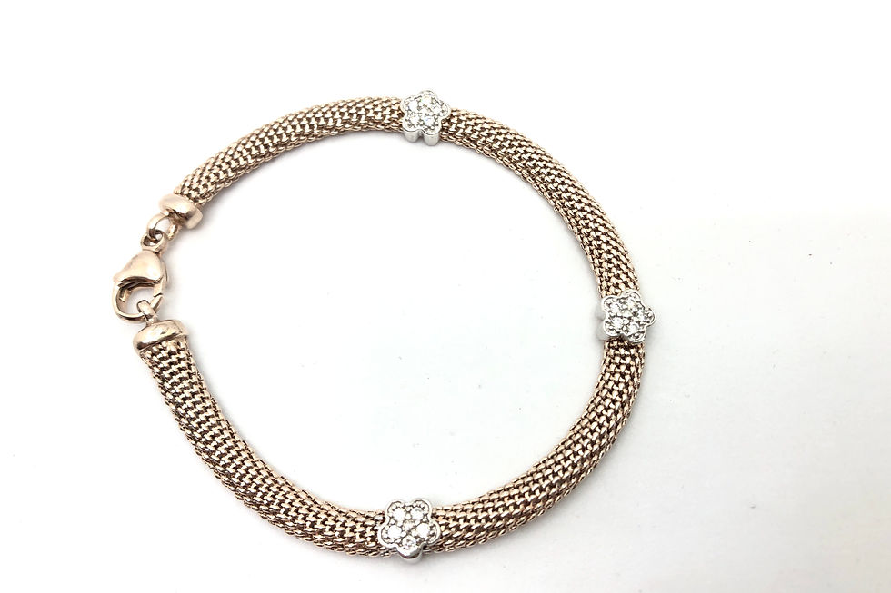 Bracciale morbido in argento 925 con zirconi incastonati.