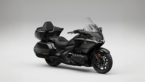 Honda Goldwing avec pilote privé. L’élégance du deux-roues pour vos déplacements express à Paris et sur la Côte d’Azur.