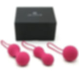 תמונה ממוזערת: Je Joue Ami Kegel Balls Set • ז'ה ז'ו אמי: סט כדורי קגל לתרגול שרירי רצפת האגן
