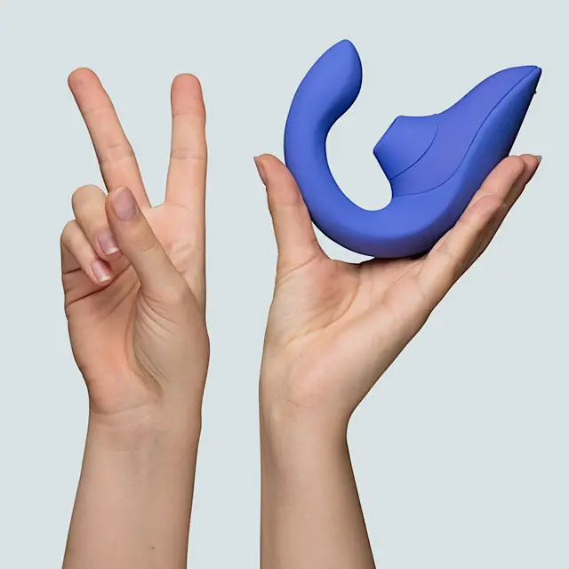 תמונה ממוזערת: Womanizer Blend • וומנייזר בלנד: גם ויברטור יונק וגם מעסה את נקודת הג'י