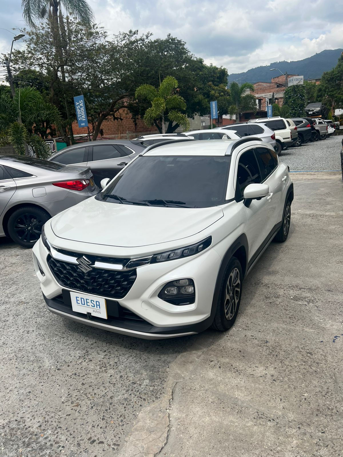 SUZUKI FRONX GLX 4X2 HÍBRIDA