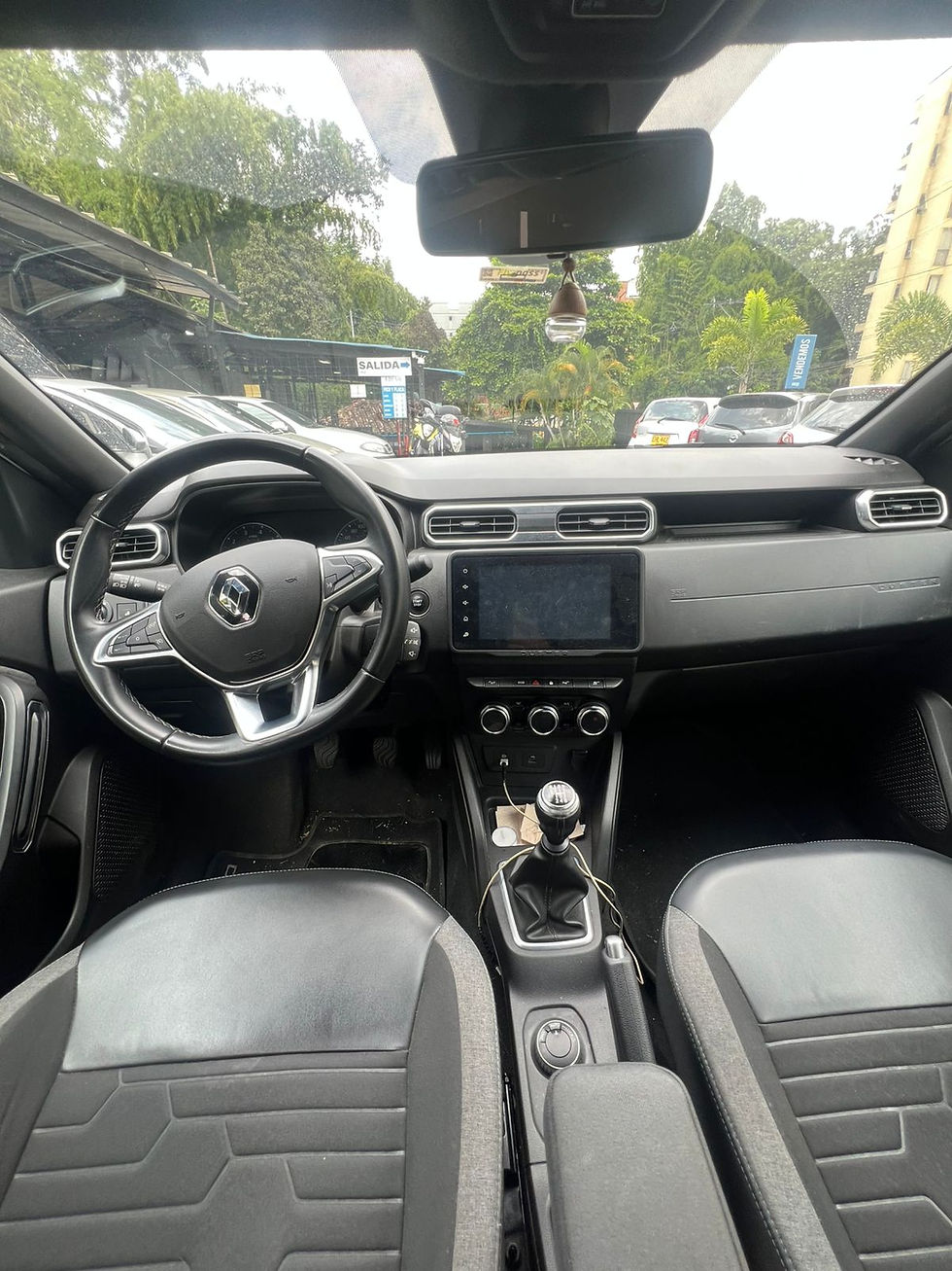 Miniatura: RENAULT DUSTER ICONIC 4X4