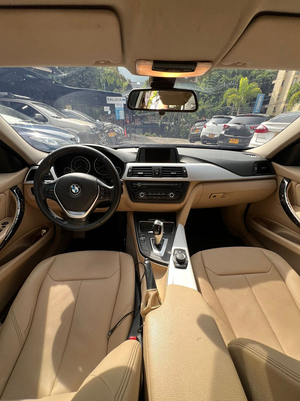 Miniatura: BMW 320i F30