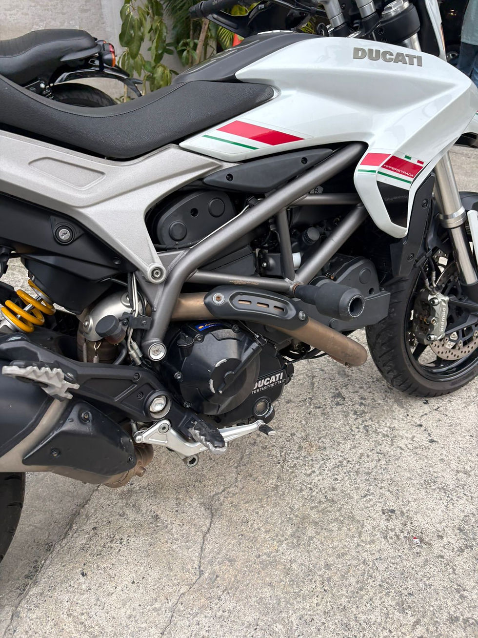 Miniatura: DUCATI HYPERSTRADA 821