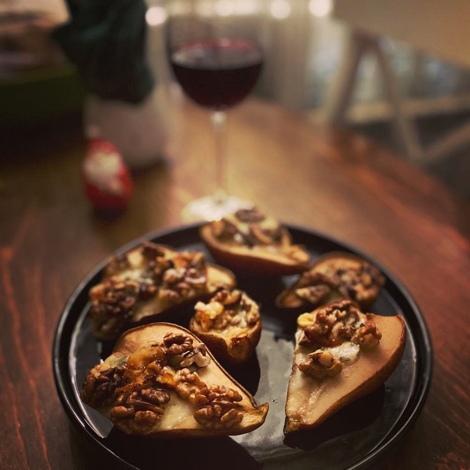 Печени круши с горгонзола и орехи