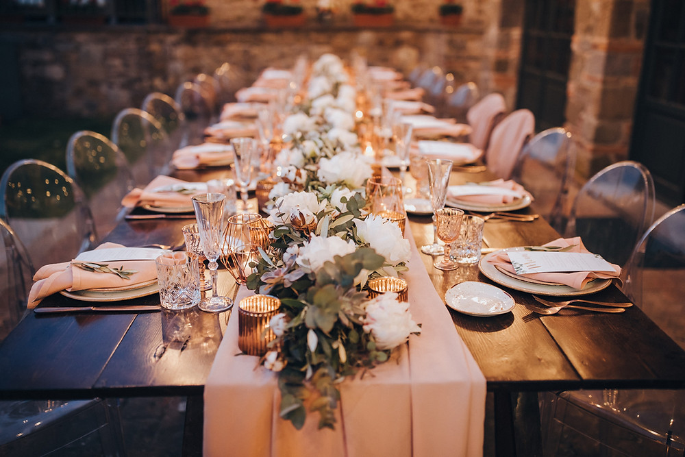Pink and gold wedding table deco with eucalyptus