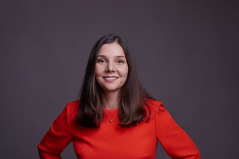 Das Bild zeigt Julia Born, Farbbberatung und Stilberatung in Frankfurt