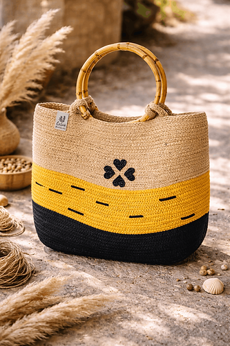 Sac à main en matières végétales fait main à l'atelier