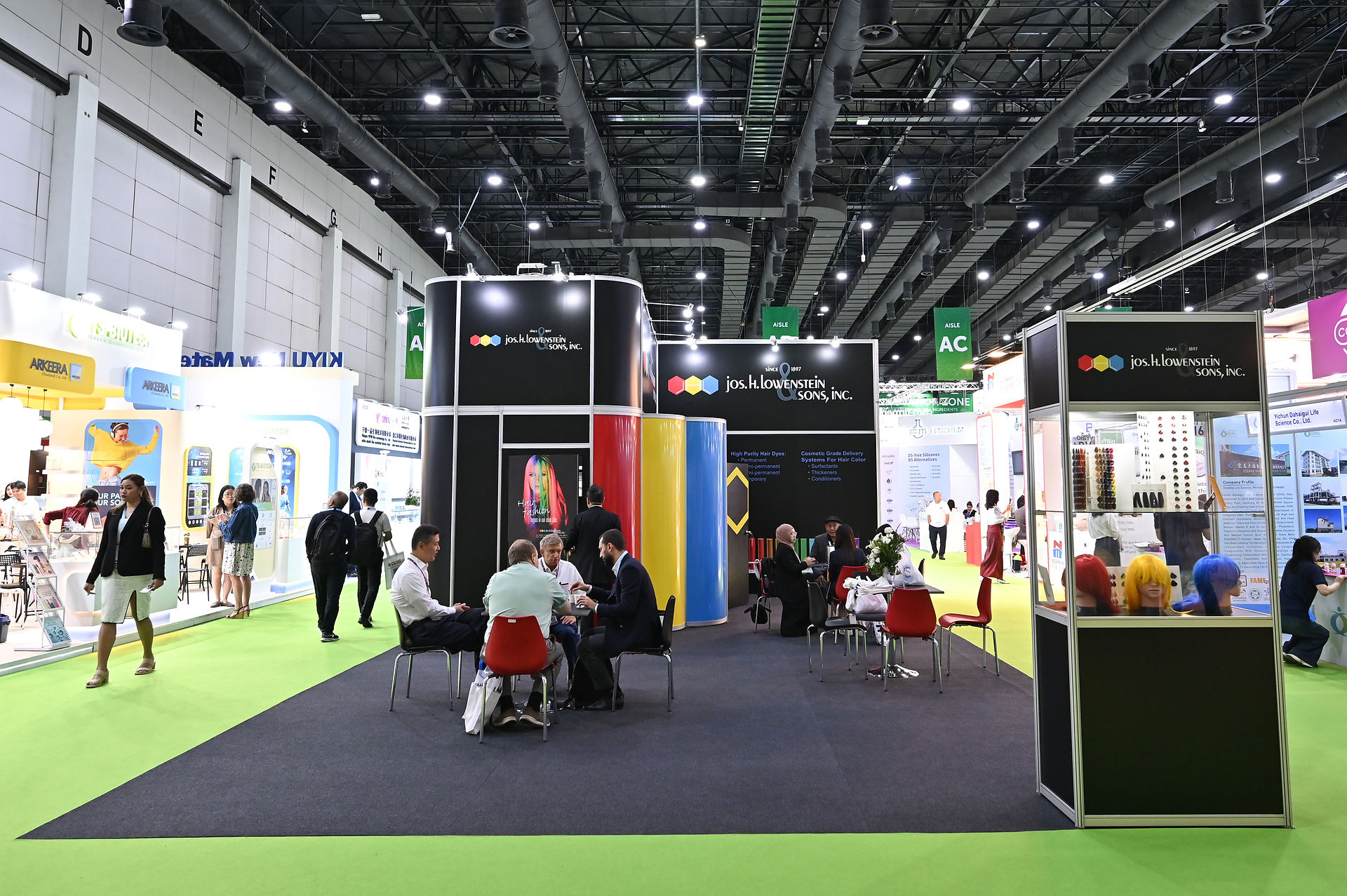 Custom exhibition booth for In-Cosmetics Asia 2026 by Cityneon Network, Official Contractor at BITEC Bangkok