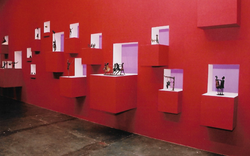 PAREDE VERMELHA MAC EXPO SANDRA GUINLE