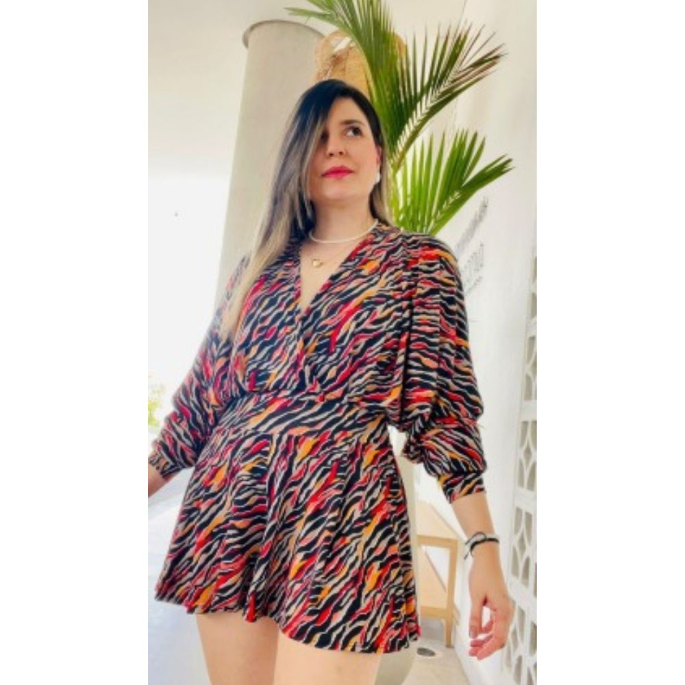 Mono manga larga color rojo en short con estampado