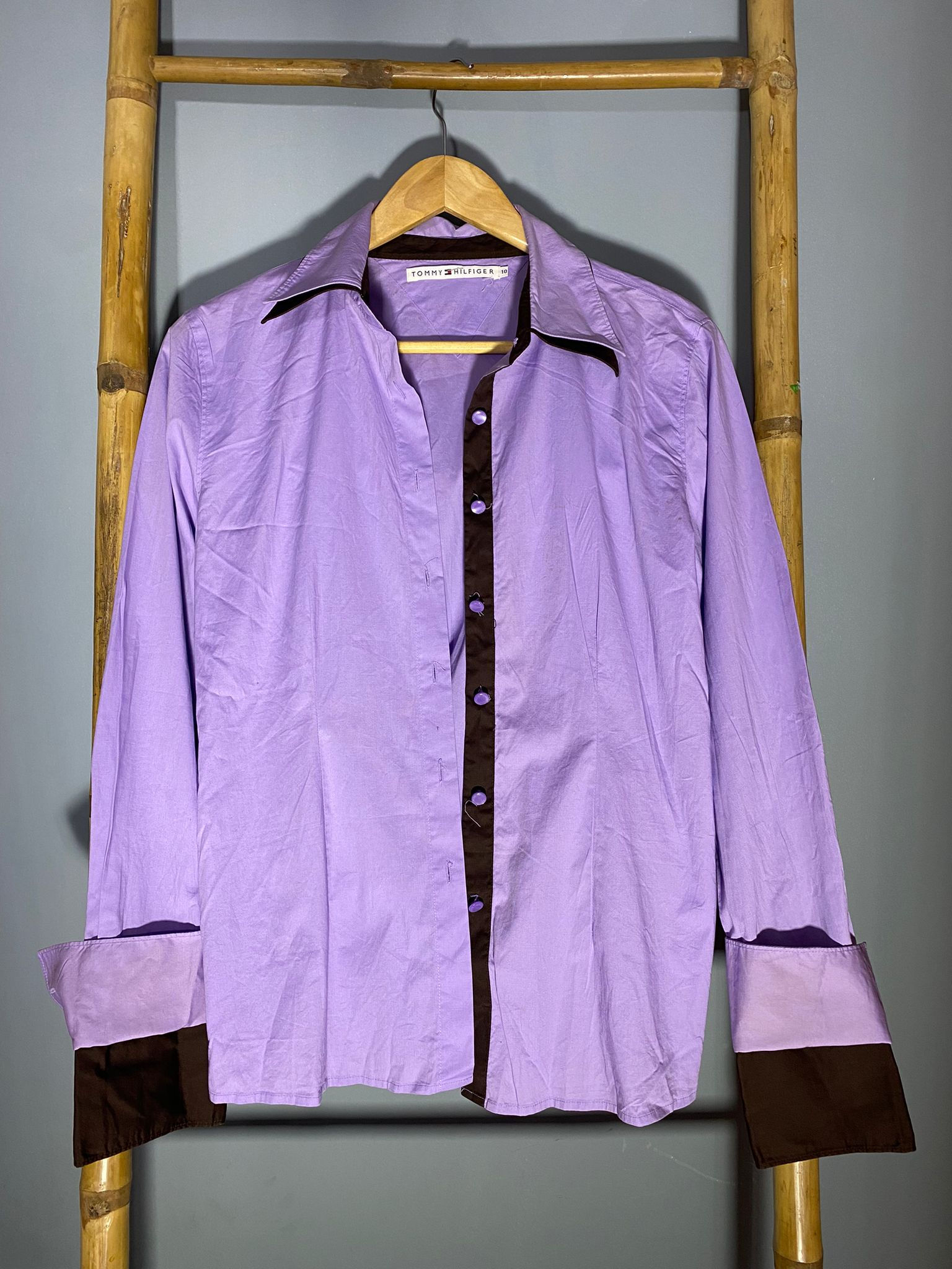 מכופתרת חום סגול