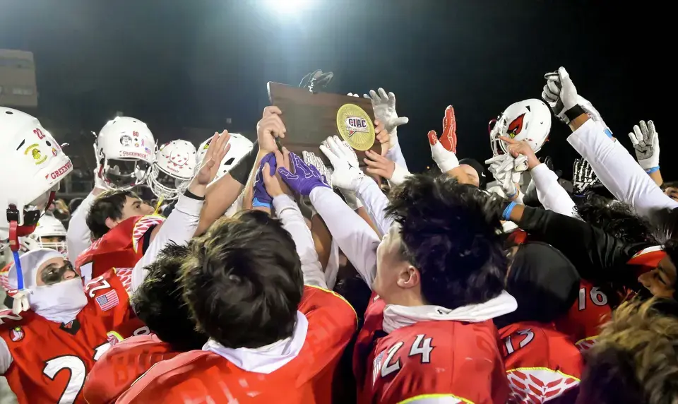 Greenwich football routs Southington to defend CIAC Class LL crown behind Kelly's 4 TDs