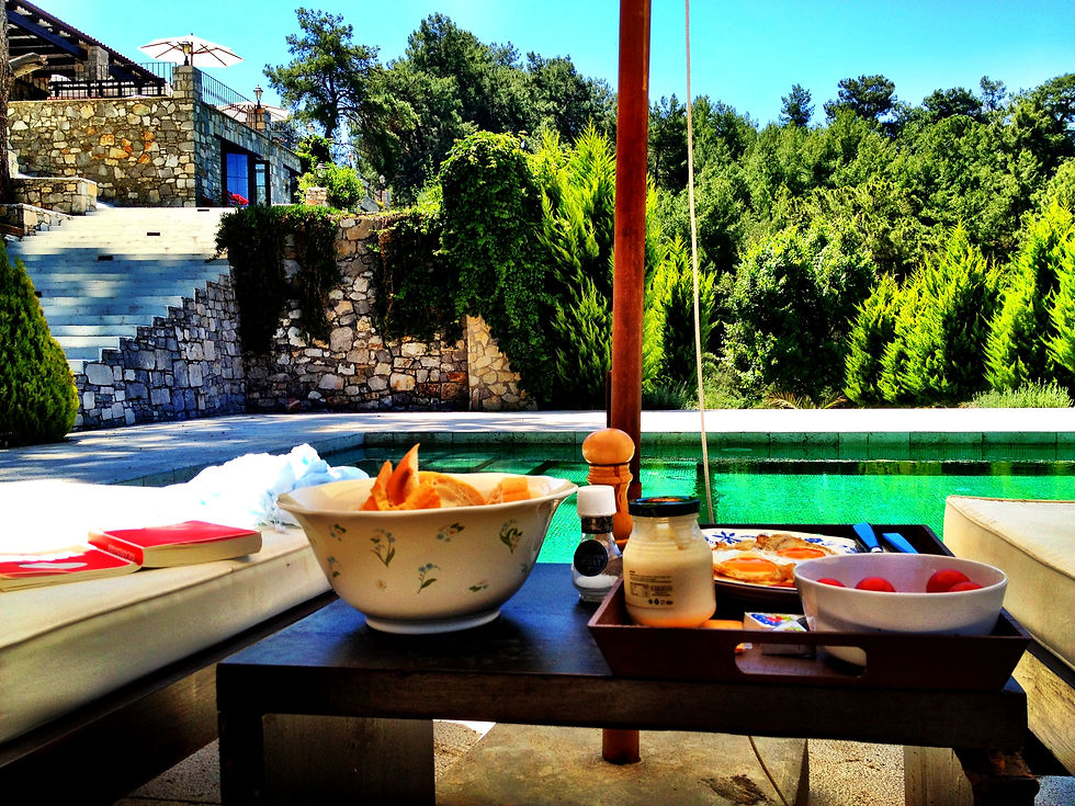 Breakfast at the pool