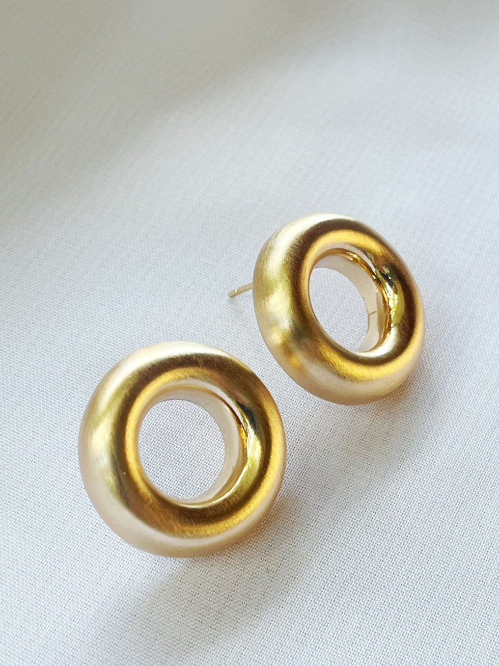 Brinco Acetinado Circle Luxo Dourado