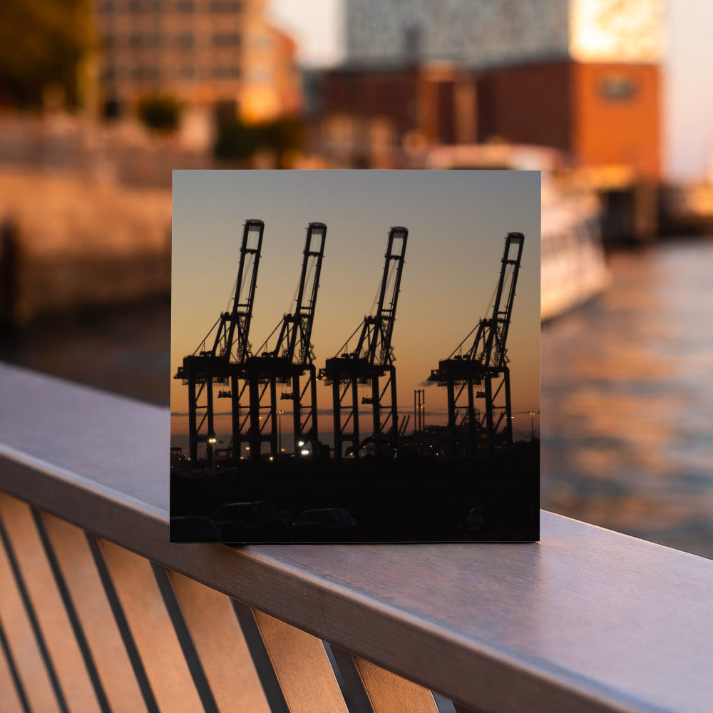 Hafenkräne im Sonnenuntergang — Hamburg
