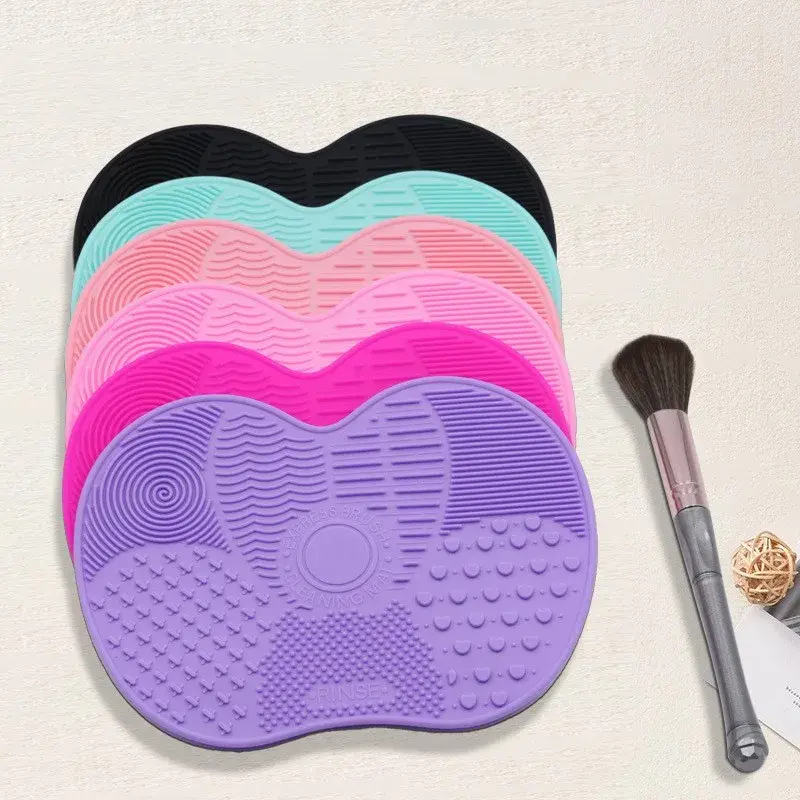Brush cleaning mat