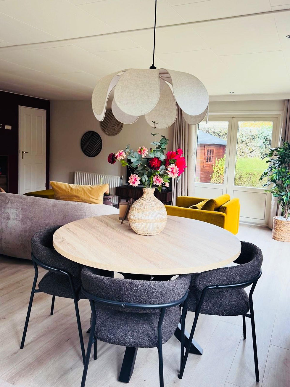Sfeervolle eethoek voor een weekendje weg op de Veluwe