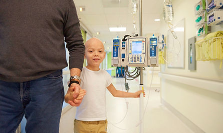young-boy-in-hospital-with-parent-with-wilms-tumor.jpeg
