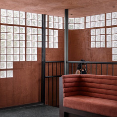 Upper floor entrance foyer