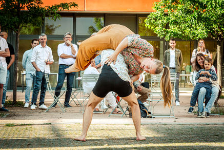 Envoyer valser, Compagnie Similaire. Représentation au Centre Culturel la Brique Rouge
