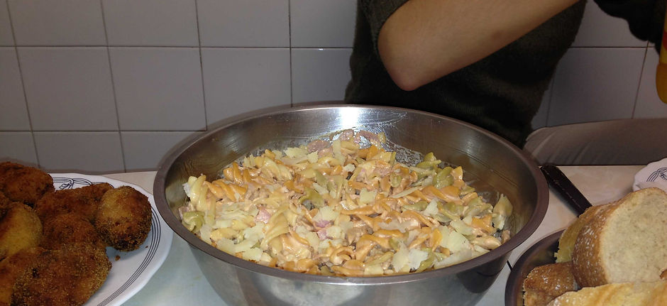 Croquetas caseras y pasta