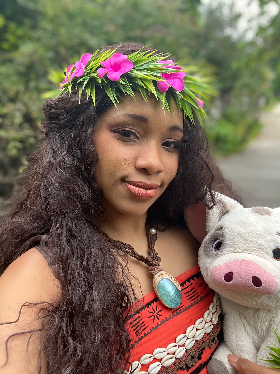 Moana with Pua taking a selfie