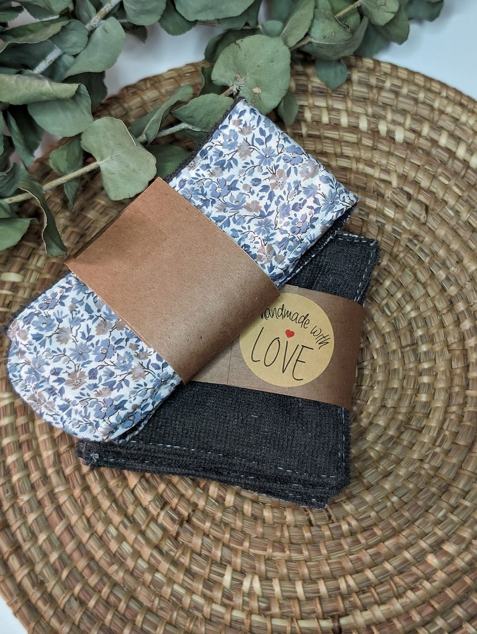 Lingettes lavables écoresponsables, cotons lavables, environnement, écologie, zéro déchet,  bandeau de soin en éponge de bambou et tissu oeko tex, wax rose, soin de la peau, peaux sensibles, made in france, coton, tissu original, artisanat Francais, commerce local, idée cadeau