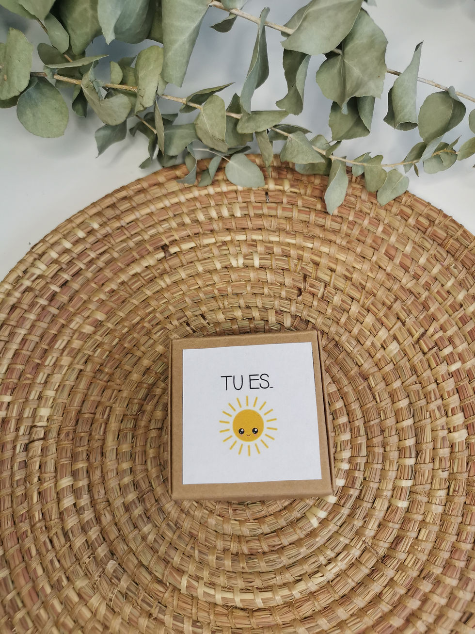 Miniature : boite en kraft dessus "tu es"  et dessin de soleil