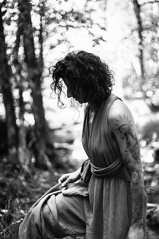 séance de reconnexion à soi en nature, photographie thérapeutique en Auvergne