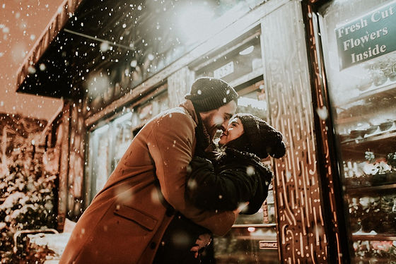 Couple love snow.jpg