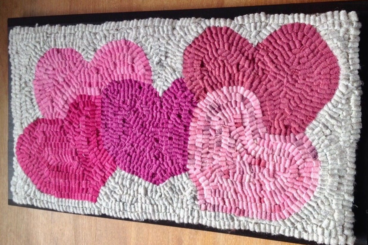 Hooked rug pattern, Five Hearts