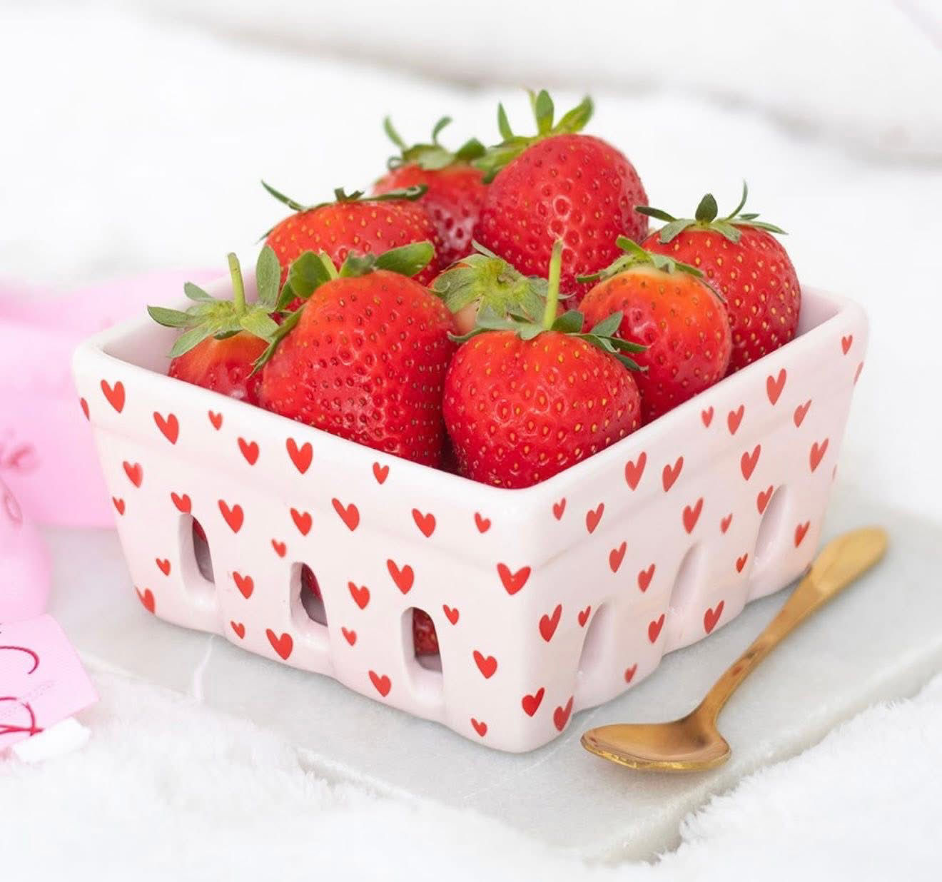 PINK HEART PRINT CERAMIC BERRY BASKET
