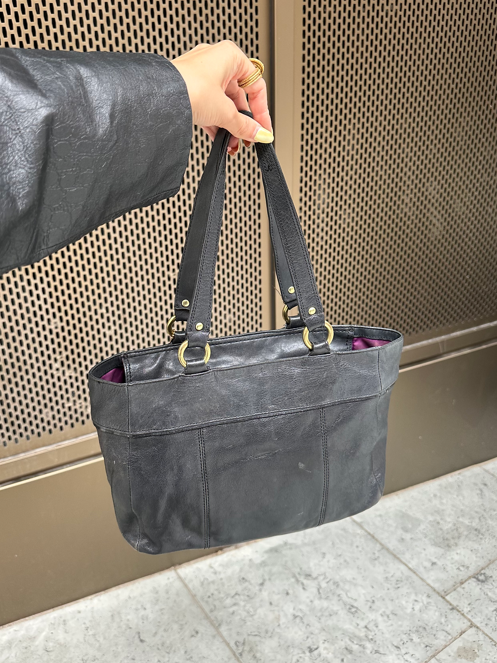 Thumbnail: 00s Signature Coach Gold Stud Black Genuine Leather Tote Shoulder Bag
