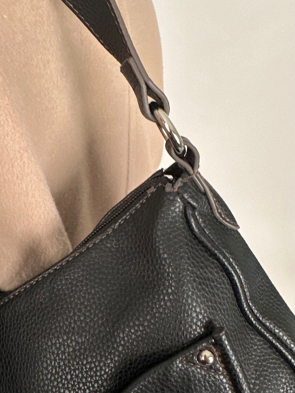 縮圖：Liz Claiborne Black Faux Leather Shoulder Bag with Tassle Zip