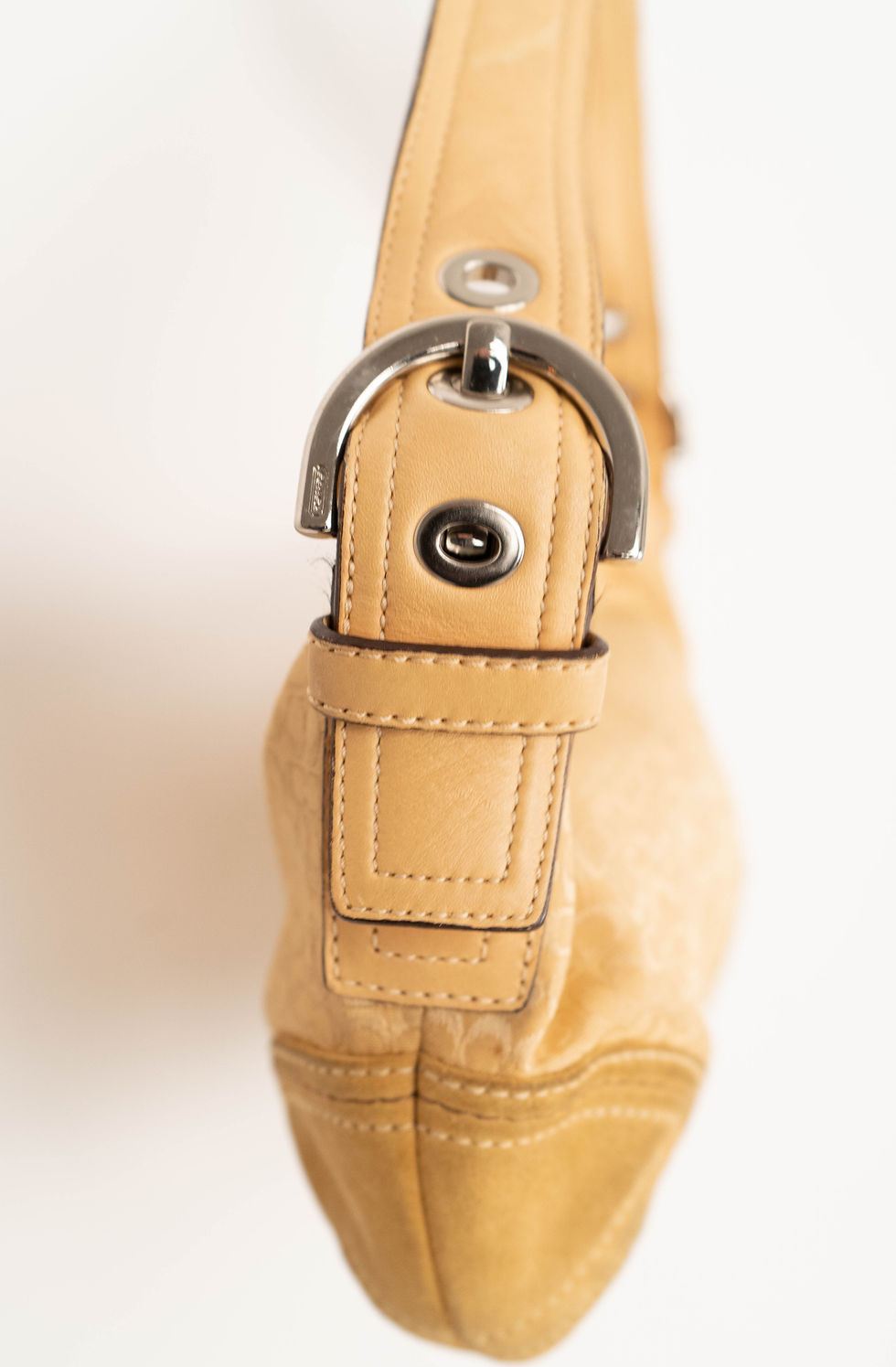 Miniatura: y2k Coach Monogram Tan Buckle Small Shoulder Bag